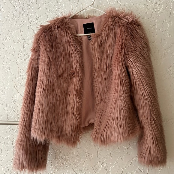 🔥 Forever 21 pink Faux Fur cropped jacket. Small - Picture 3 of 9